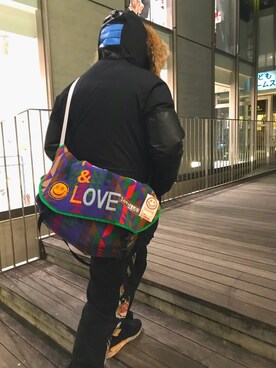 A LOVE MOVEMENT（アラブムーブメント）のショルダーバッグを使った人気ファッションコーディネート - WEAR