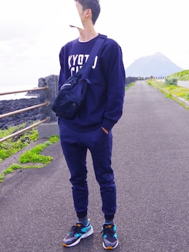 「アイテム（ボディバッグ/ウエストポーチ、ブルー系）」を使った、アカネうどんさん（メンズ・182cm）の春コーディネート