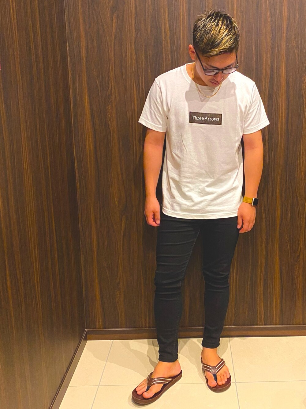 「夏コーデ、Tシャツ、シンプル、カジュアルコーデ、ThreeArrows、モノトーンコーデ、オトナカジュアル」｜「ZARAのアイテム（デニムパンツ、ブラック系）」を使った、hiroさん（メンズ・165cm）の夏コーディネートの1枚目の写真