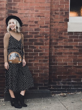 「BILLABONG（ビラボン）のアイテム（オールインワン・サロペット）」を使った、Brit Sauvé さん（レディース・163cm）の秋コーディネート