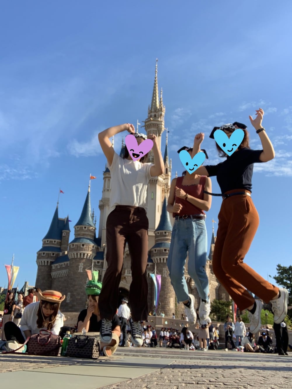 「ディズニー、ディズニーランド、101匹わんちゃん、秋コーデ、パンツスタイル、脚長効果」｜「earth music&ecologyの【広瀬すず×earth】リネン混フレアパンツ ○（その他パンツ、ブラウン系）」を使った、yukiさん（レディース・172cm）の秋コーディネートの1枚目の写真