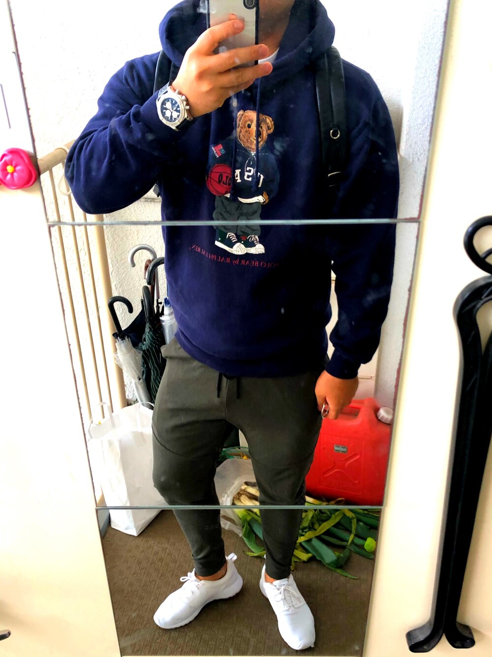 「パーカー、ポロベアー、ラルフローレン」｜「RALPH LAURENのアイテム（パーカー、ブルー系）」を使った、オリバーさん（メンズ・180cm）の春コーディネートの1枚目の写真