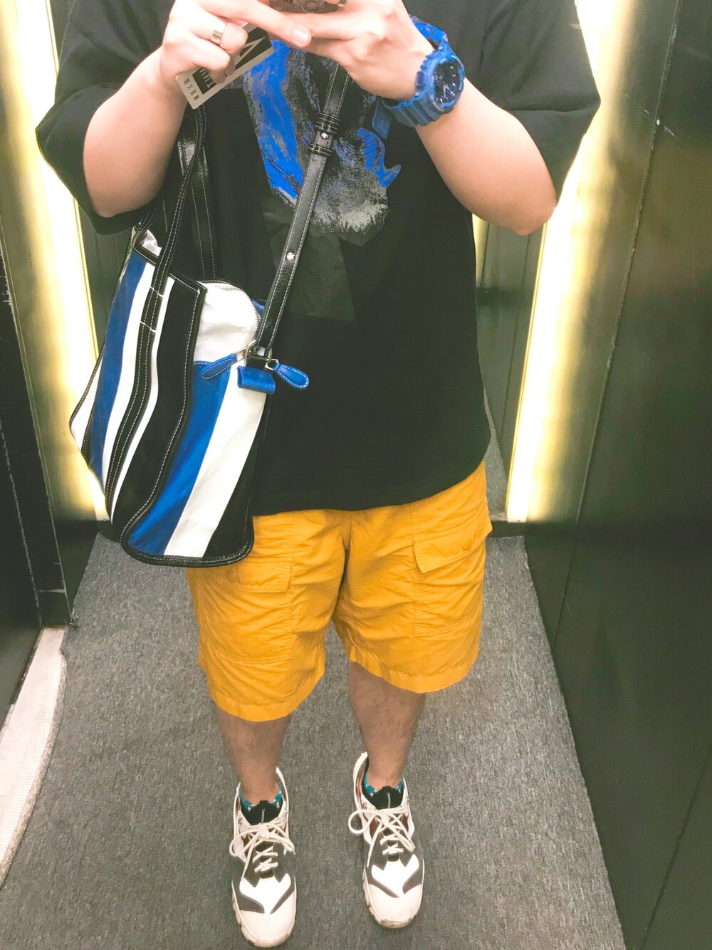 「summer」｜「Balanciagaのアイテム（バッグ、ブルー系）」を使った、harperさん（メンズ・175cm）の冬コーディネートの1枚目の写真