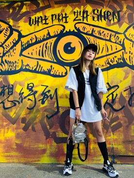 「アイテム（バックパック/リュック、シルバー系）」を使った、Carolさん（レディース・160cm）の秋コーディネート