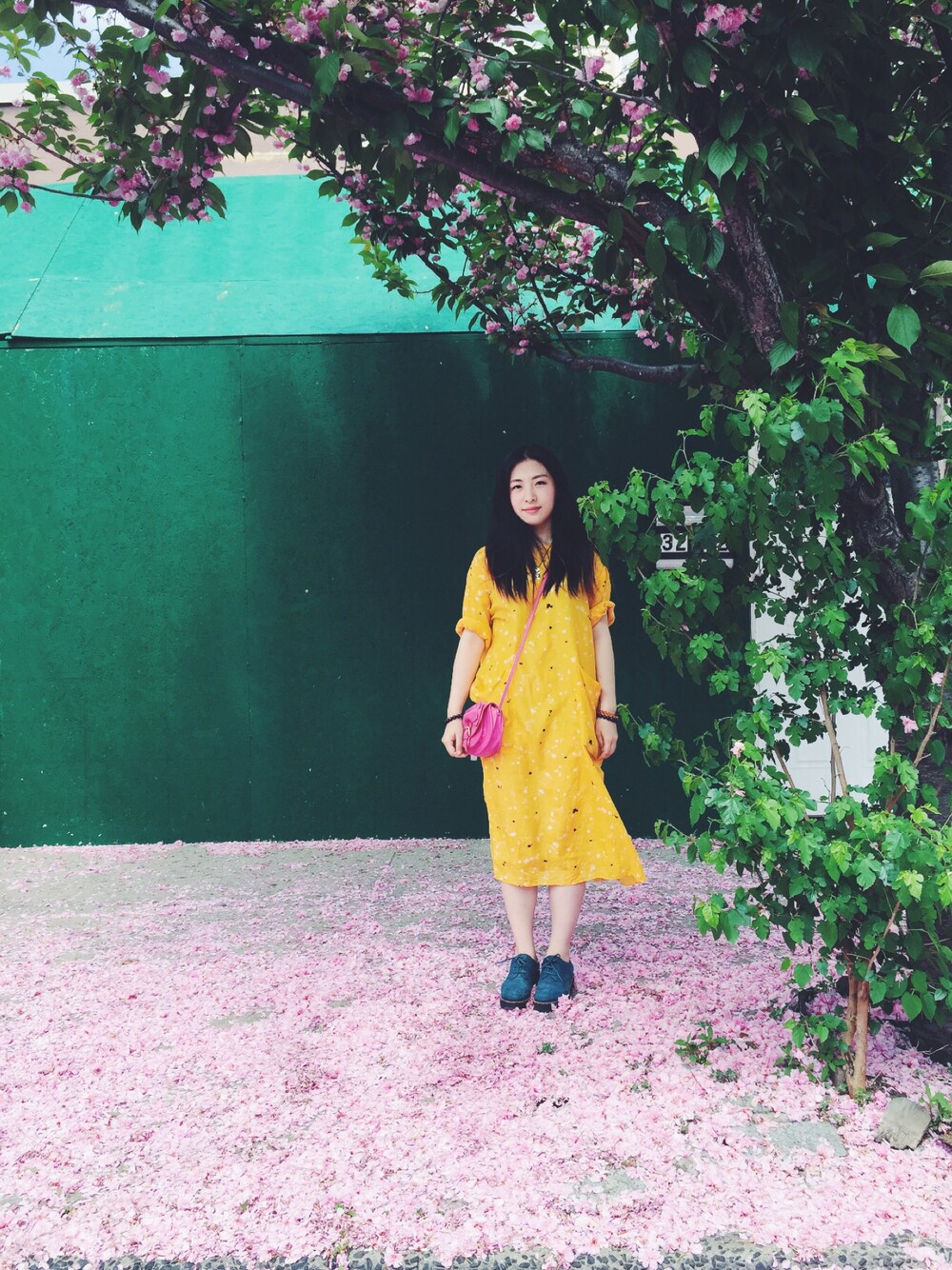 「summer、yellowdress、sakura」｜「RED VALENTINOのアイテム（バッグ、ピンク系）」を使った、Shinyeelさん（レディース・160cm）の秋コーディネートの1枚目の写真