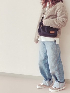 「UNIQLO（ユニクロ）のハイライズワイドストレートジーンズ（デニムパンツ）」を使った、Sakuyaさん（レディース・155cm）の冬コーディネート