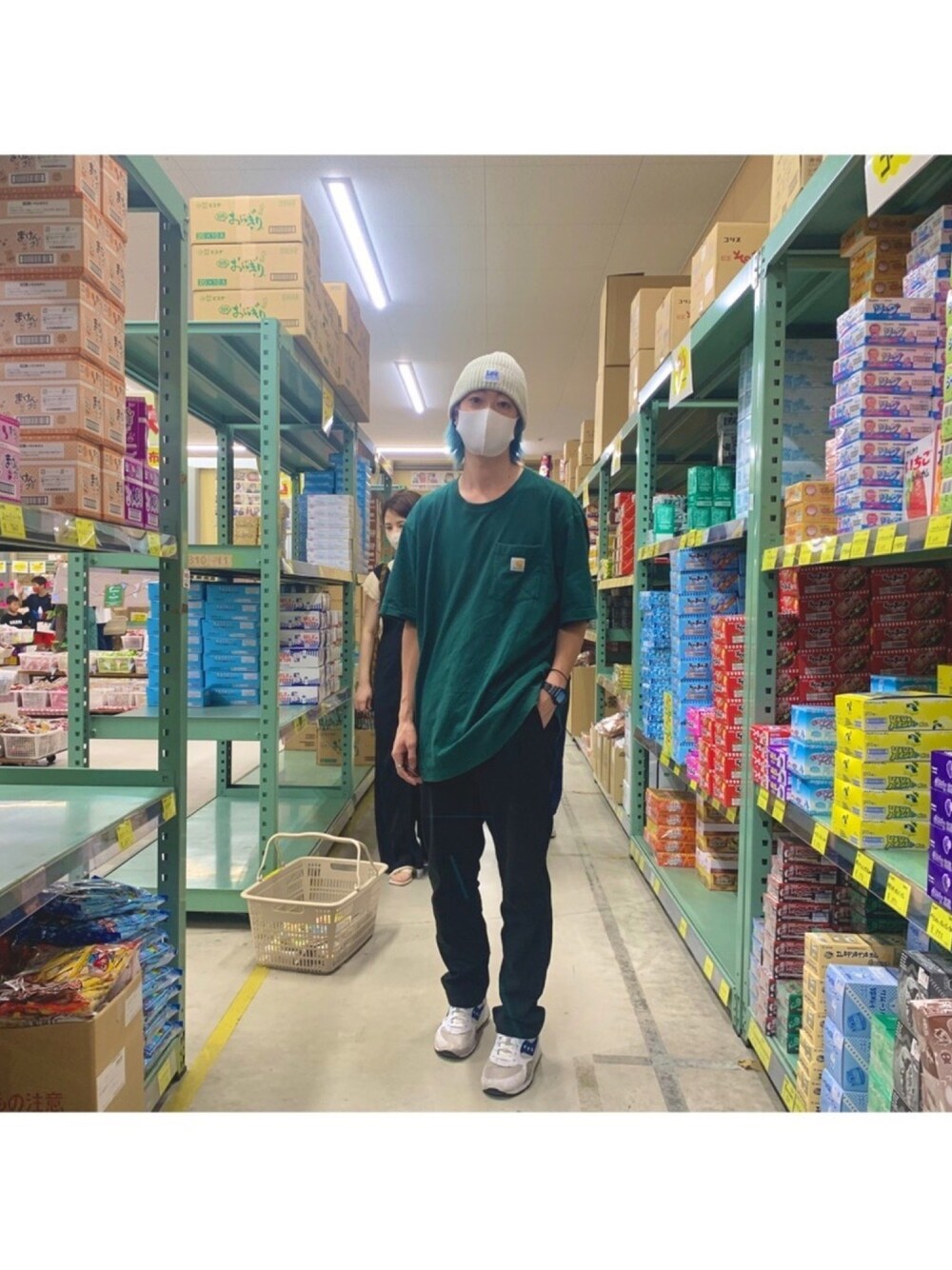 「休日コーデ、オーバーサイズ、シンプルスタイル、ストリートコーデ、ワイドパンツ、ラフ、ニットキャップ、グリーン、黒、ホワイト」｜「Carharttのカーハート ビッグシルエット Tシャツ ポケット WORKWEAR CARHARTT（Tシャツ/カットソー、グリーン系）」を使った、🦔kanata🦔さん（メンズ・178cm）の秋コーディネートの1枚目の写真
