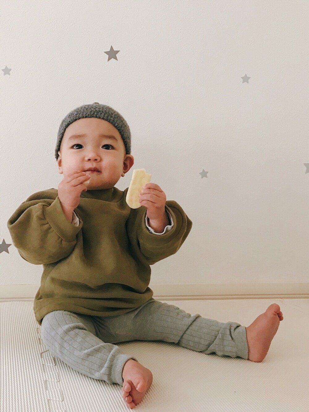 「ベビーコーデ、ベビーファッション、赤ちゃん、０歳、男の子、西松屋、UNIQLO、どんぐり帽子」｜「西松屋のアイテム（トップス、グリーン系）」を使った、aoharu さん（キッズ・90cm）の冬コーディネートの1枚目の写真