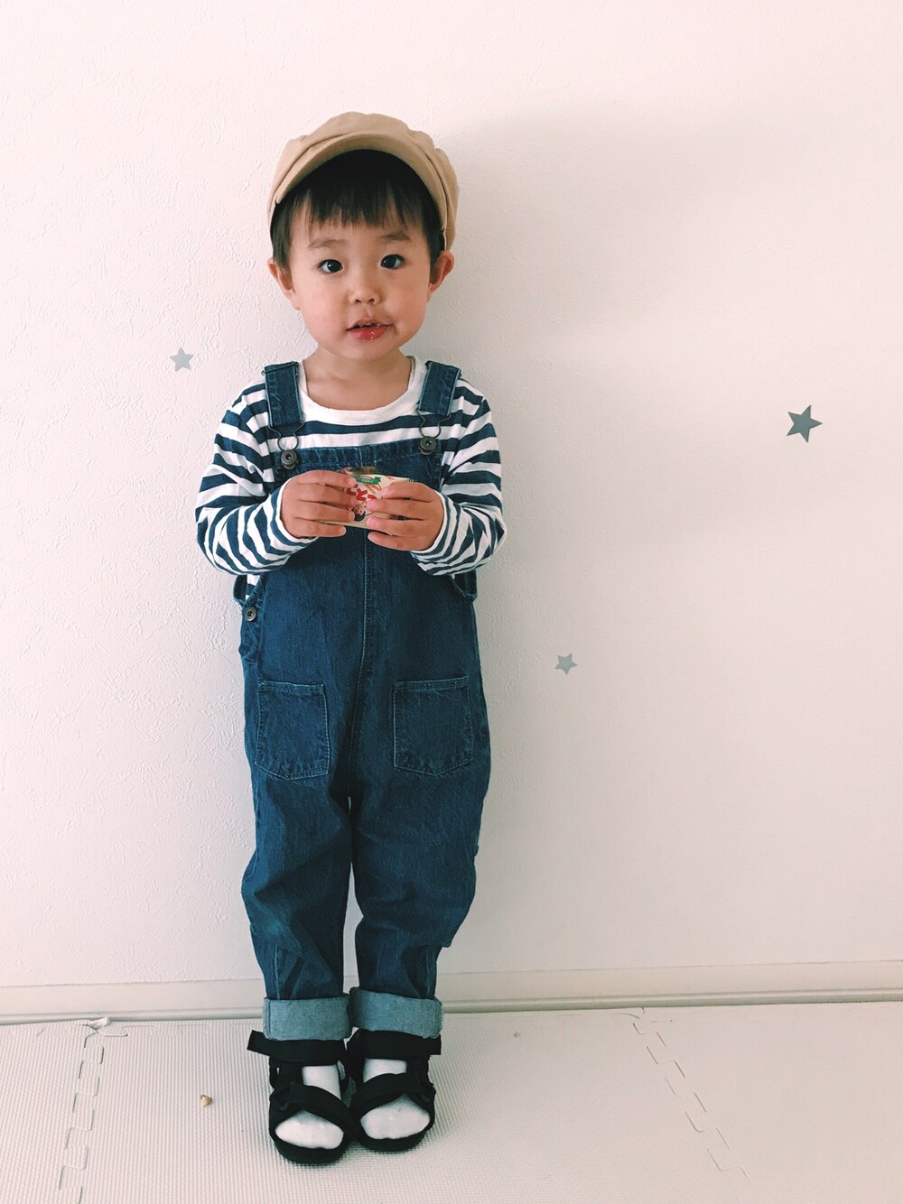 「キッズコーデ、キッズファッション、オーバーオール、ボーダー、サンダル、キャスケット、ZARA、西松屋、無印良品、GU」｜「ZARA KIDSのアイテム（サロペット/オーバーオール、ブルー系）」を使った、aoharu さん（キッズ・90cm）の春コーディネートの1枚目の写真