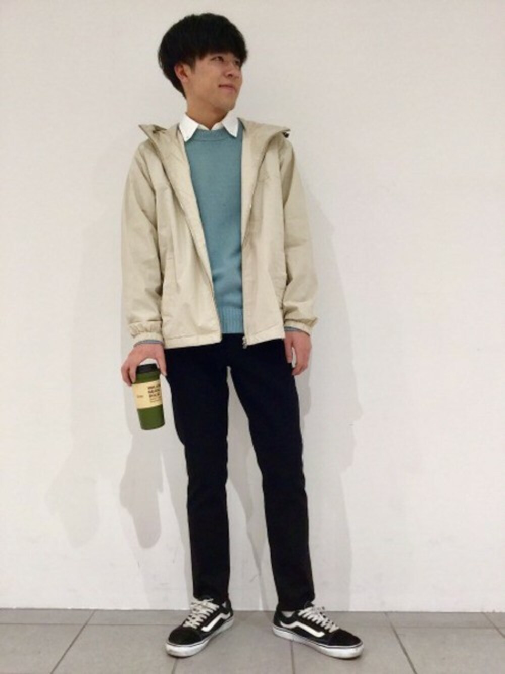 「ニット、マウンテンパーカー、パーカー、プルオーバー、ストレッチパンツ、ボタンダウンシャツ、クルーネック、シェルパーカー、LAKOLE、ラコレ」｜「LAKOLEの【マシーンウォッシャブル】コットンクルーネックプルオーバー / LAKOLE（ニット/セーター、グリーン系）」を使った、LAKOLE MENSさん（メンズ・178cm）の春コーディネートの1枚目の写真