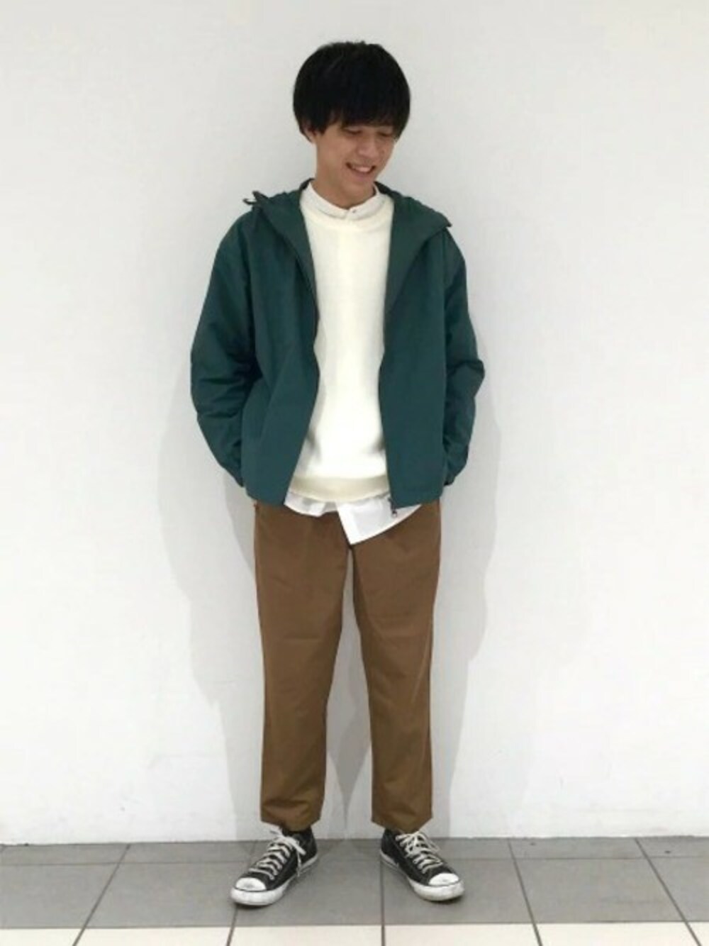 「ビッグシルエット、マンパ、マウンテンパーカー、ベスト、ロングシャツ、大人カジュアル、ニットベスト、スリムパンツ、LAKOLE、ラコレ」｜「LAKOLEのワイドシルエットマンパ / LAKOLE（ブルゾン、グリーン系）」を使った、LAKOLE MENSさん（メンズ・178cm）の春コーディネートの1枚目の写真