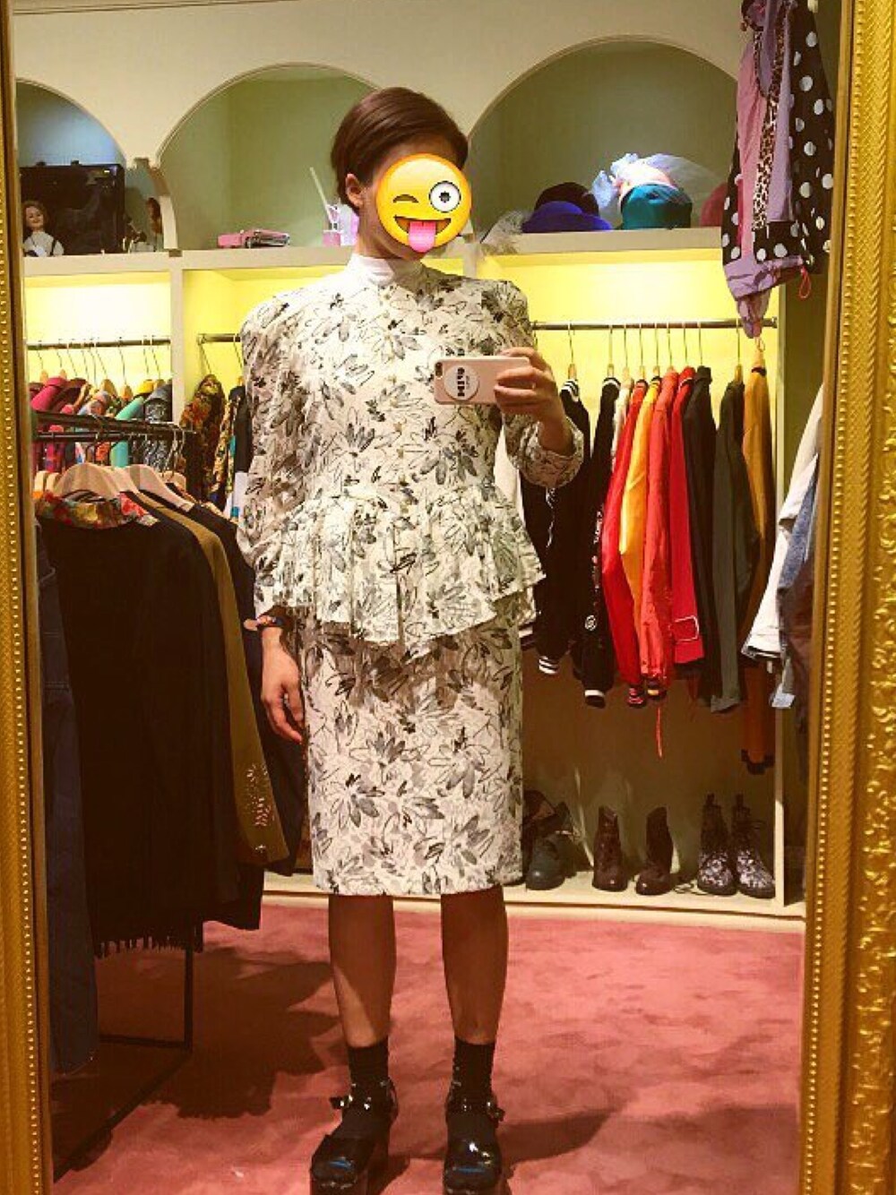 「ootd、outfit、ワンピース、ドレス、90’s、ビンテージ、古着、アメリカ、onepiece」｜「American Vintageのアイテム（ワンピース、ベージュ系）」を使った、よよちゃんさん（レディース・163cm）の冬コーディネートの1枚目の写真