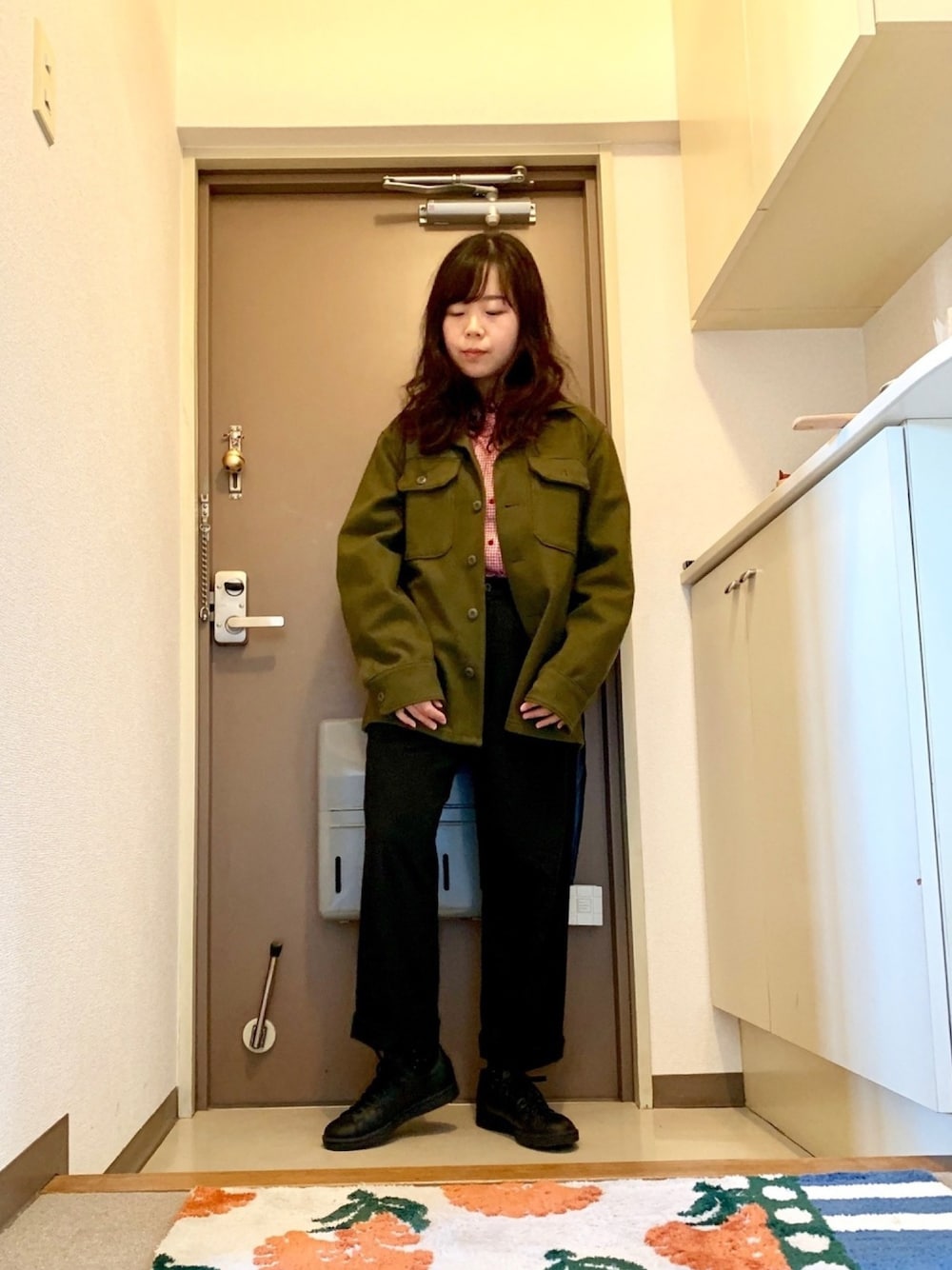 「休日スタイル、ミリタリー、ミリタリージャケット、チェツクシャツ、ギンガムチェック、ギンガムチェックシャツ、赤ギンガム、メンズライク、メンズライクコーデ、メンズアイテム」｜「LACOSTEのギンガムチェック カットソーシャツ (長袖)（ポロシャツ、レッド系）」を使った、mikiさん（レディース・158cm）の秋コーディネートの1枚目の写真