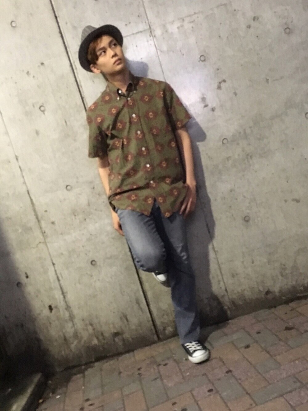 「夏、ハット、コンバース、EBISU536、ジーンズ、ライブよろしく」｜「古着のアイテム（シャツ/ブラウス、その他）」を使った、REIさん（メンズ・175cm）の夏コーディネートの1枚目の写真
