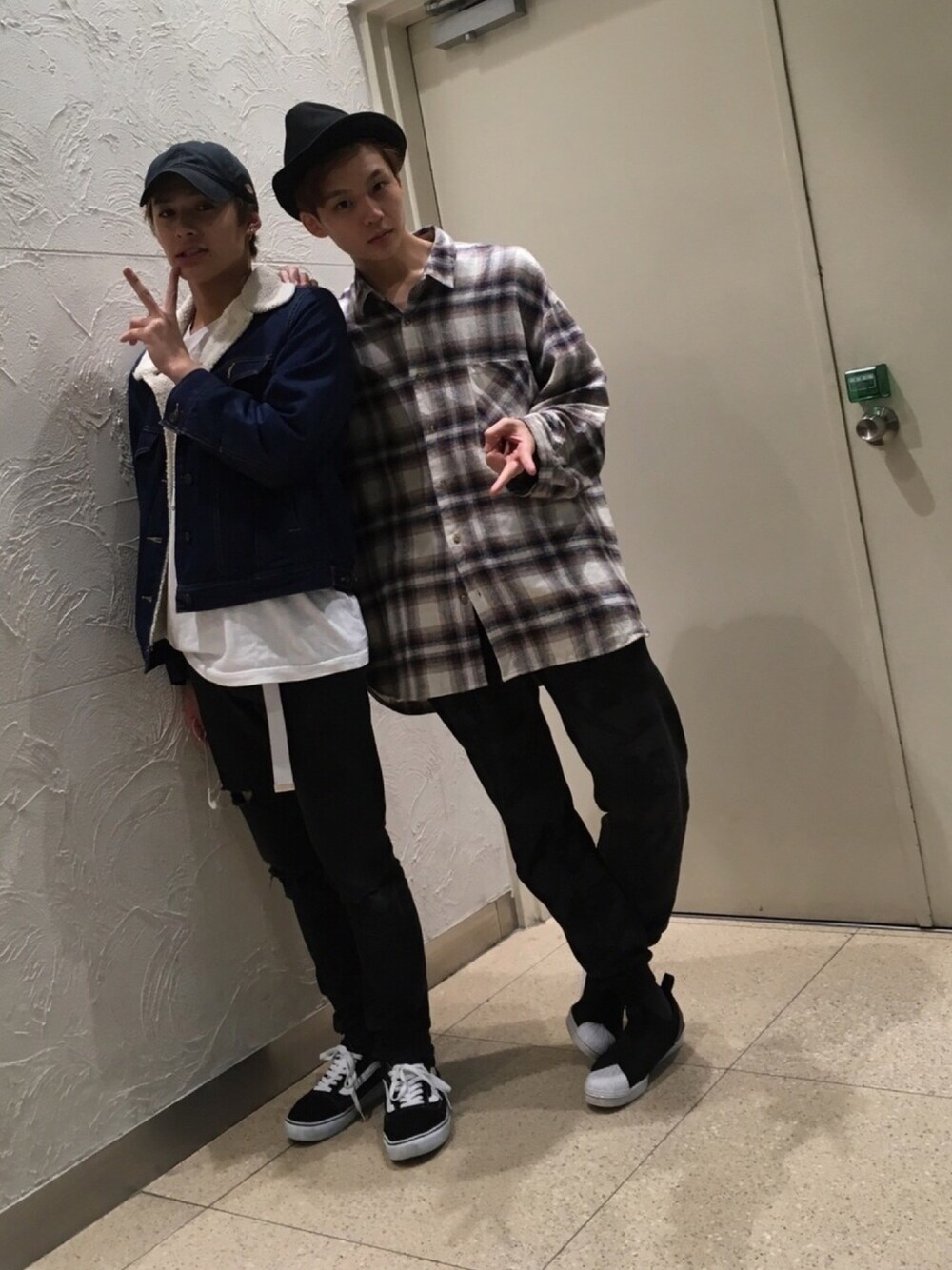「HARE、adidas originals、ハット、CA4LA、EBISU536、with tetta」｜「HAREのBIGネルチェックシャツ(HARE)（シャツ/ブラウス、ベージュ系）」を使った、REIさん（メンズ・175cm）の秋コーディネートの1枚目の写真