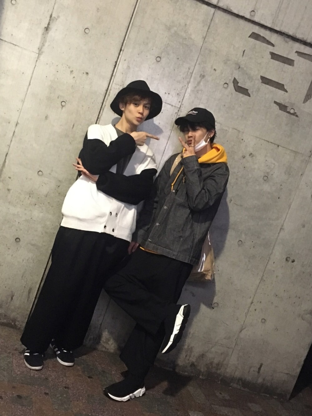 「ハット、カーディガン、adidas originals、HARE、with N、いつもお世話になってます、EBISU536」｜「AZULのアイテム（ハット、ブラック系）」を使った、REIさん（メンズ・177cm）の春コーディネートの1枚目の写真