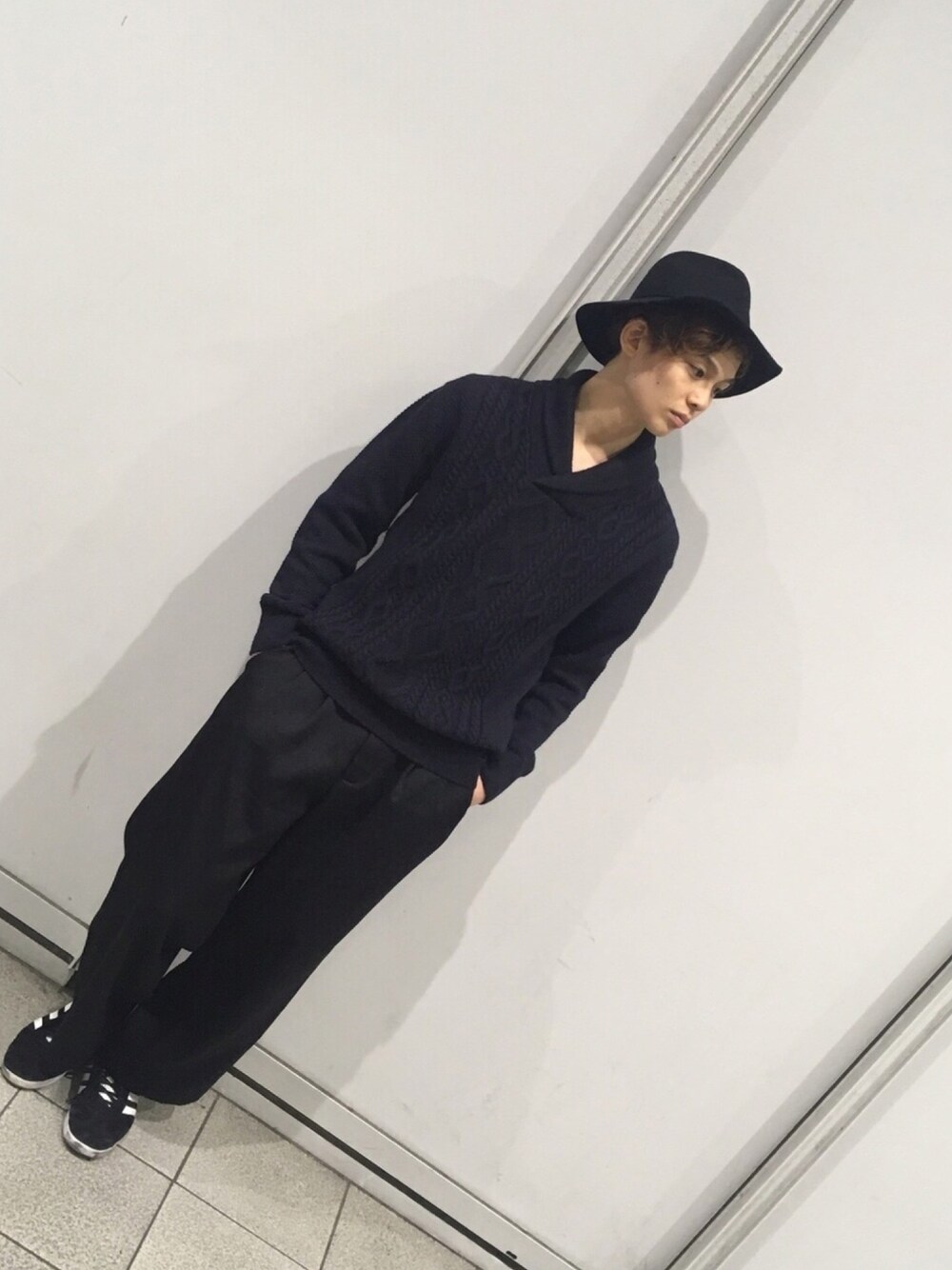 「春コーデ、シンプルコーデ、ハット、ラフ、AZUR、ZARA、adidas originals、EBISU536」｜「AZULのアイテム（ハット、ブラック系）」を使った、REIさん（メンズ・177cm）の春コーディネートの1枚目の写真