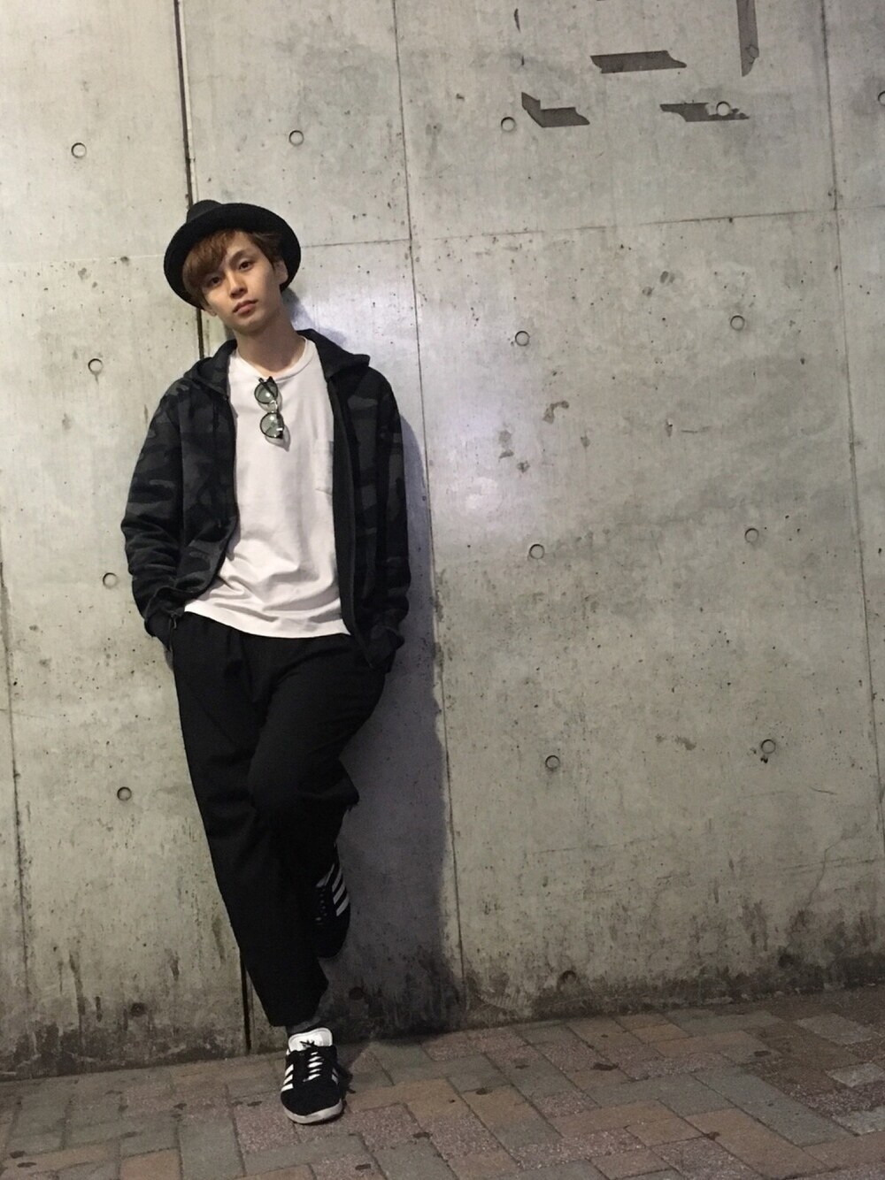 「ラルフローレン、パーカー、ハット、STUDIOUS、BEAMS、EBISU536」｜「BEAMSの▲BEAMS / ブレード テープ ハット（ハット、ブラック系）」を使った、REIさん（メンズ・177cm）の春コーディネートの1枚目の写真