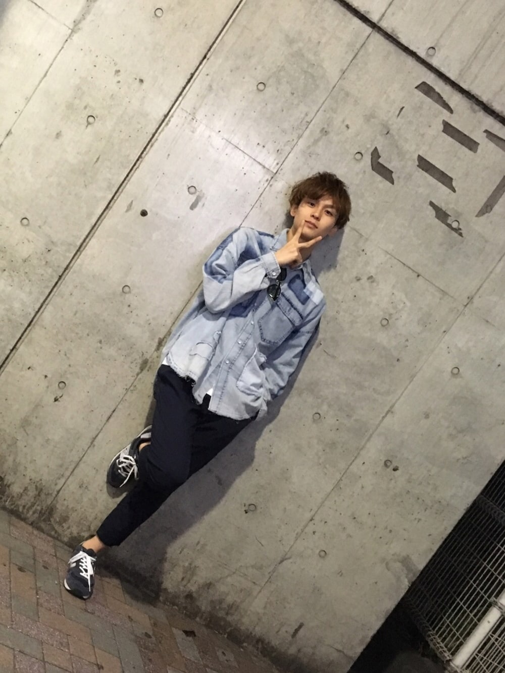 「はるコーデ、シンプル、New Balance、A.D.S.R.、EBISU536、スニーカー」｜「bike starのアイテム（シャツ/ブラウス、ブルー系）」を使った、REIさん（メンズ・177cm）の春コーディネートの1枚目の写真
