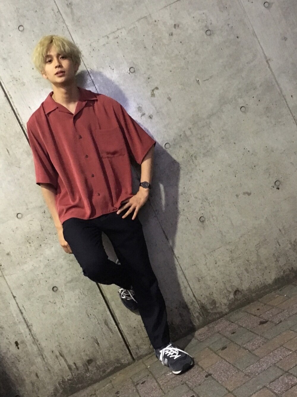 「夏、シンプル、HARE、GUILD PRIME、New Balance、暑すぎる、EBISU536」｜「HAREのBIGモダールシャツ(HARE)（シャツ/ブラウス、レッド系）」を使った、REIさん（メンズ・177cm）の夏コーディネートの1枚目の写真
