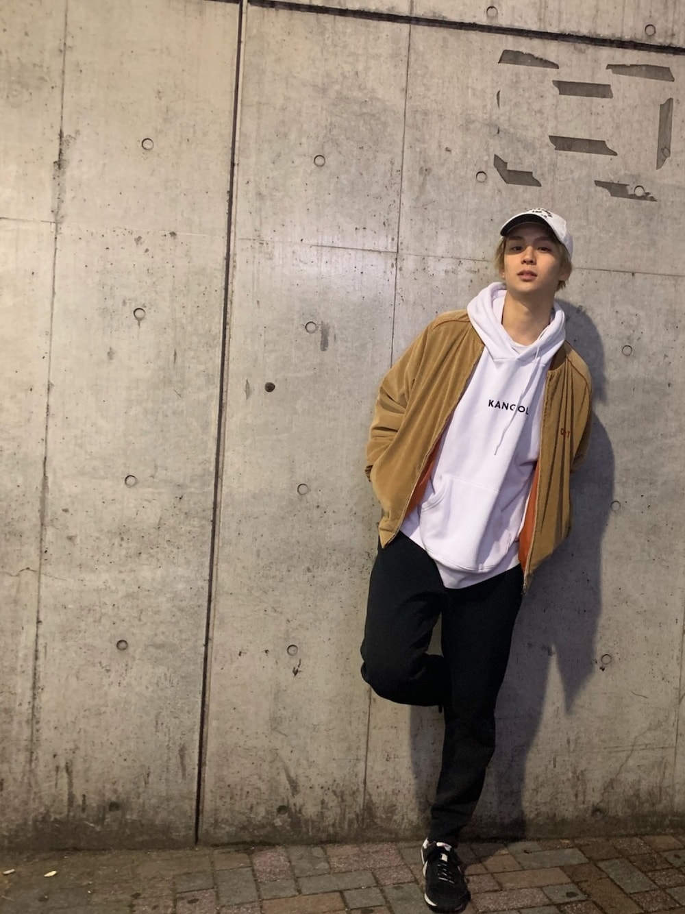 「冬、キャップ、カンゴール、ゆるコーデ、オーバーサイズ、ナイキ、古着、アバクロ、EBISU536」｜「Abercrombie&Fitchのアイテム（キャップ、ホワイト系）」を使った、REIさん（メンズ・177cm）の冬コーディネートの1枚目の写真