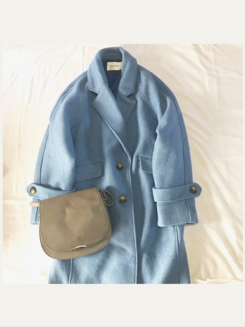 「MOUSSYのアイテム（チェスターコート、ブルー系）」を使った、みゆ9zくまてつさん（レディース・162cm）の春コーディネートの1枚目の写真