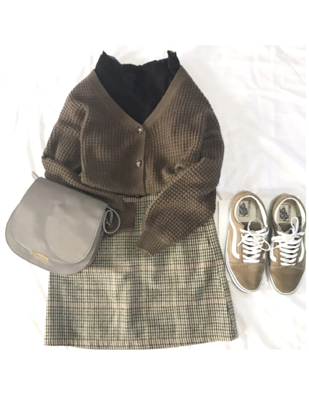 「VANSのアイテム（スニーカー、その他）」を使った、みゆ9zくまてつさん（レディース・162cm）の春コーディネートの1枚目の写真