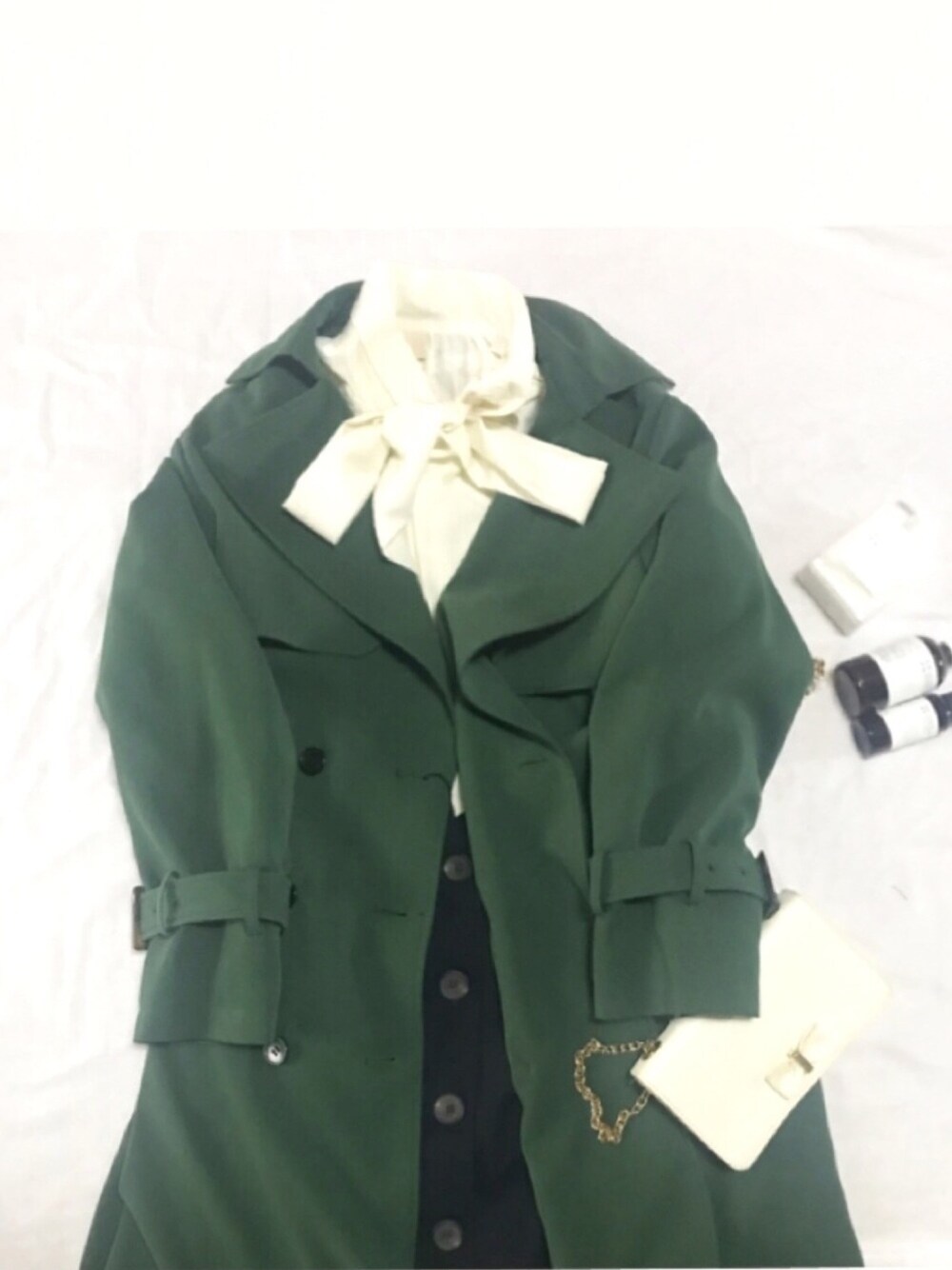 「MOUSSYのOVER SILHOUETTE TRENCH COAT（トレンチコート、グリーン系）」を使った、みゆ9zくまてつさん（レディース・162cm）の春コーディネートの1枚目の写真
