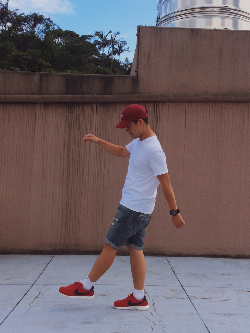 「ootd、outfit、summer、hat、sneakers、ld1000、redxwhite、gshock、NIKE、like4like」｜「NIKEのアイテム（スニーカー、レッド系）」を使った、jeffreyさん（メンズ・174cm）の夏コーディネートの1枚目の写真