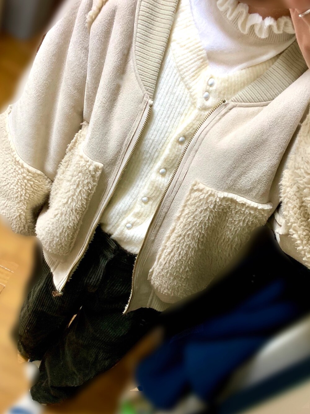 「シンプルコーデ、ラクチンコーデ、プチプラ、パンツスタイル、ワイドパンツ、シンプル、仕事帰り、花粉症、おしゃれになりたい、プチプラコーデ」｜「one after another NICE CLAUPのアイテム（ニット/セーター、ホワイト系）」を使った、きょん。さん（レディース・162cm）の春コーディネートの1枚目の写真