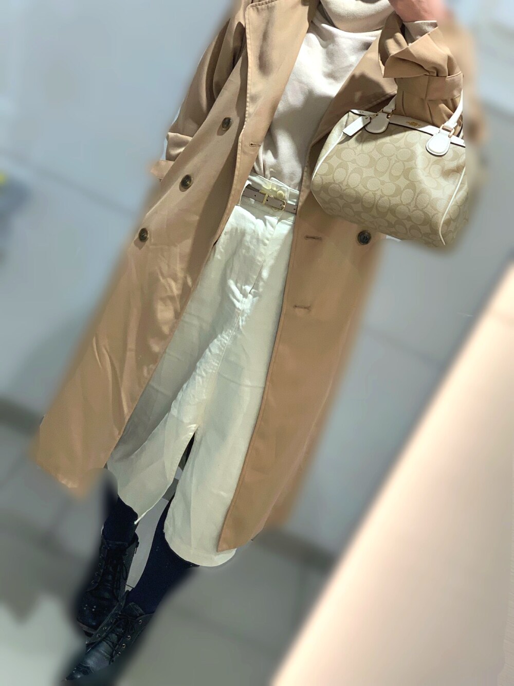 「パステル映える春、春コーデ、プチプラコーデ、シンプルコーデ、ベージュ、トレンチコート、ワントーンコーデ、大人カジュアル、おでかけ」｜「w closetのベルト付きナロースカート（スカート、ホワイト系）」を使った、きょん。さん（レディース・162cm）の春コーディネートの1枚目の写真