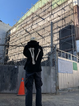 「VLONE（ヴィーロン）のアイテム」を使った、明日丁さん（メンズ・180cm）の春コーディネート