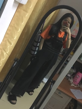 「V（ブイ）のアイテム（オールインワン・サロペット）」を使った、Kosssbeeeeeeさん（レディース・162cm）の秋コーディネート