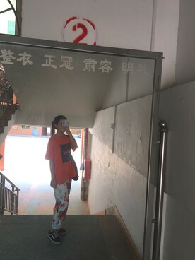 「V（ブイ）のアイテム」を使った、Kosssbeeeeeeさん（レディース・162cm）の秋コーディネート