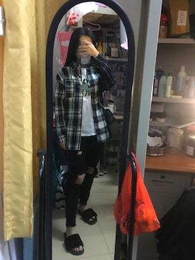 「V（ブイ）のアイテム」を使った、Kosssbeeeeeeさん（レディース・162cm）の秋コーディネート