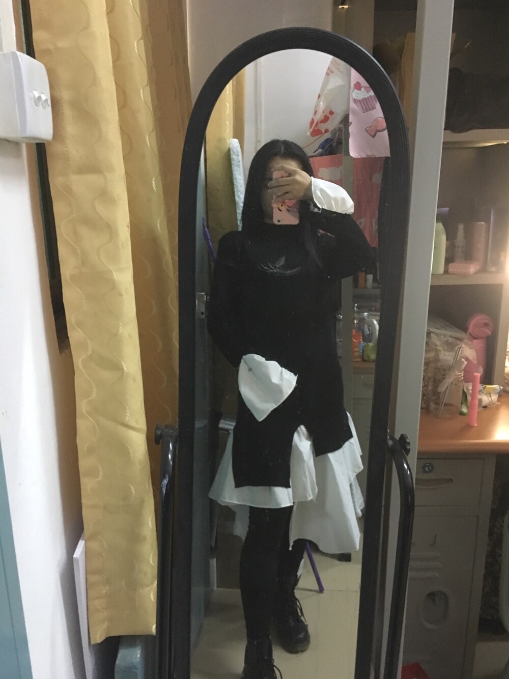 「Vのアイテム（Tシャツ/カットソー、ホワイト系）」を使った、Kosssbeeeeeeさん（レディース・162cm）の冬コーディネートの1枚目の写真