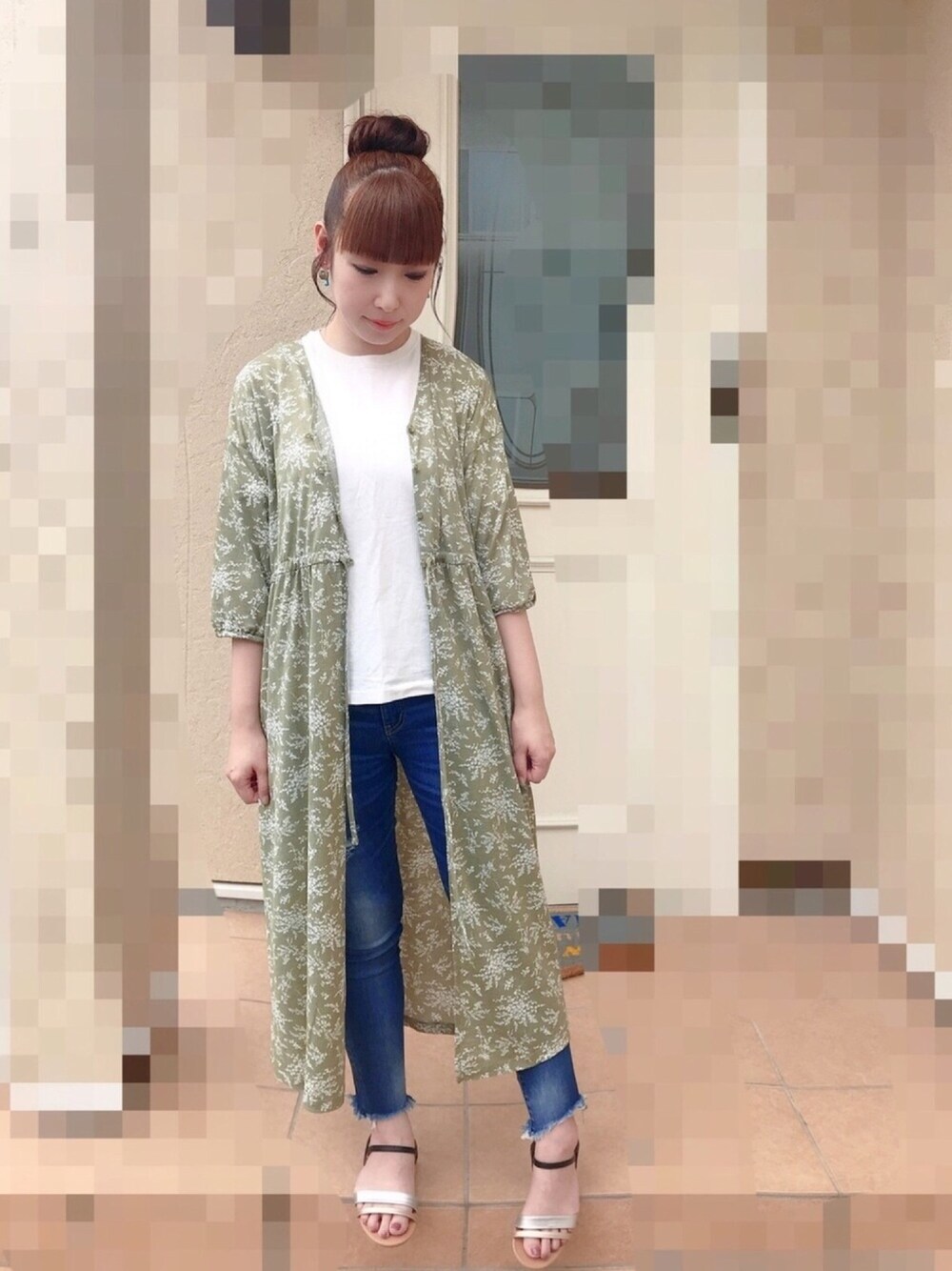 「カジュアルコーデ、オトナカジュアル、ママコーデ、プチプラコーデ、Tシャツ、オトナ女子、休日スタイル、ラクチンコーデ、サンダル」｜「UNIQLOのクロップドクルーネックＴ（半袖）（Tシャツ/カットソー、ホワイト系）」を使った、☺︎☻ぴーやよ☻☺︎さん（レディース・160cm）の夏コーディネートの1枚目の写真