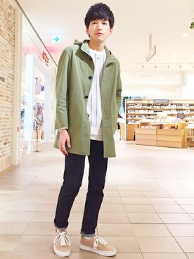 「GLOSTER（グロスター）のアイテム（ステンカラーコート）」を使った、マサくんさん（メンズ・173cm）の春コーディネート