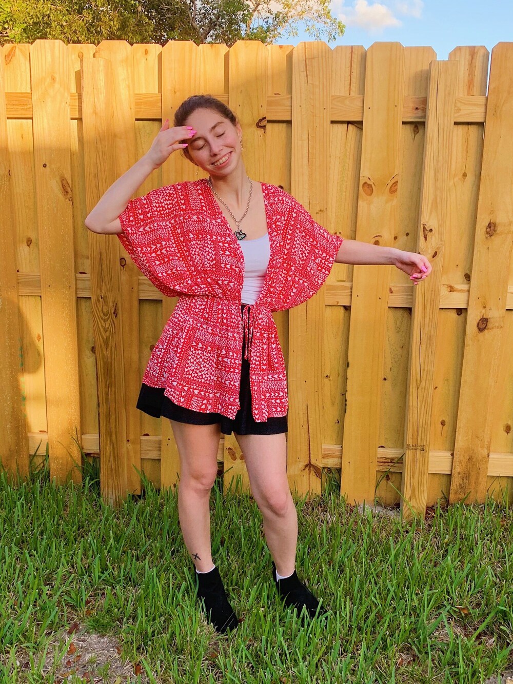 「pink、red、heart、Victoria's Secret、kimono、fall、ootd、streetstyle、sunshine、skirt」｜「VICTORIA'S SECRETのアイテム（浴衣、その他）」を使った、Courtney Aさん（レディース・157cm）の秋コーディネートの1枚目の写真