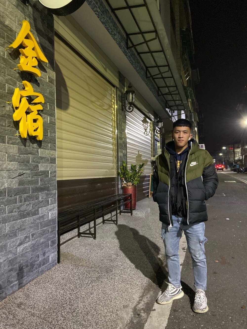 「NIKEのナイキ SB メンズ スケートボードパーカー / NIKE（パーカー、グレー系）」を使った、Colinさん（メンズ・165cm）の冬コーディネートの1枚目の写真