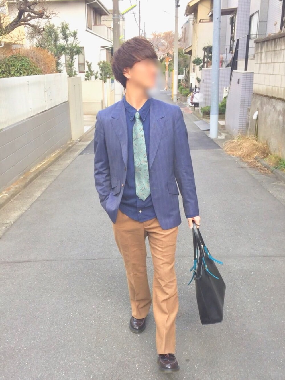 「仕事コーデ、フレアパンツ、コーデュロイ、ドクターマーチン、Paul Smith、下北沢、カジュアル、ジャケット、古着、お洒落さんとつながりたい」｜「Dr. MartensのDr.Martens （ドクターマーチン） / タッセルローファー ADRIAN BURGUNDY 14573601（ローファー、レッド系）」を使った、masatoさん（メンズ・169cm）の春コーディネートの1枚目の写真