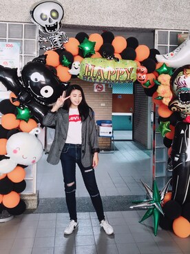 「Levi's（リーバイス）のバットウイングTシャツ（Tシャツ/カットソー、ホワイト系）」を使った、AlienJ👾さん（レディース・160cm）の秋コーディネート