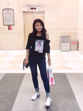 「NIKE（ナイキ）のアイテム（スニーカー、ホワイト系）」を使った、AlienJ👾さん（レディース・160cm）の秋コーディネート