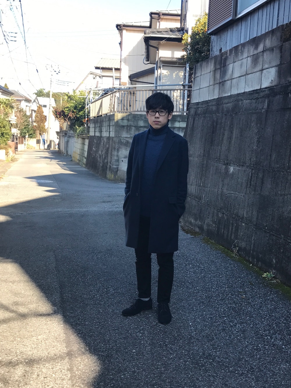 「BEAUTY&YOUTH UNITED ARROWSのBY ハミルトン ラップコート（チェスターコート、ブルー系）」を使った、こやまたいきさん（メンズ・164cm）の冬コーディネートの1枚目の写真