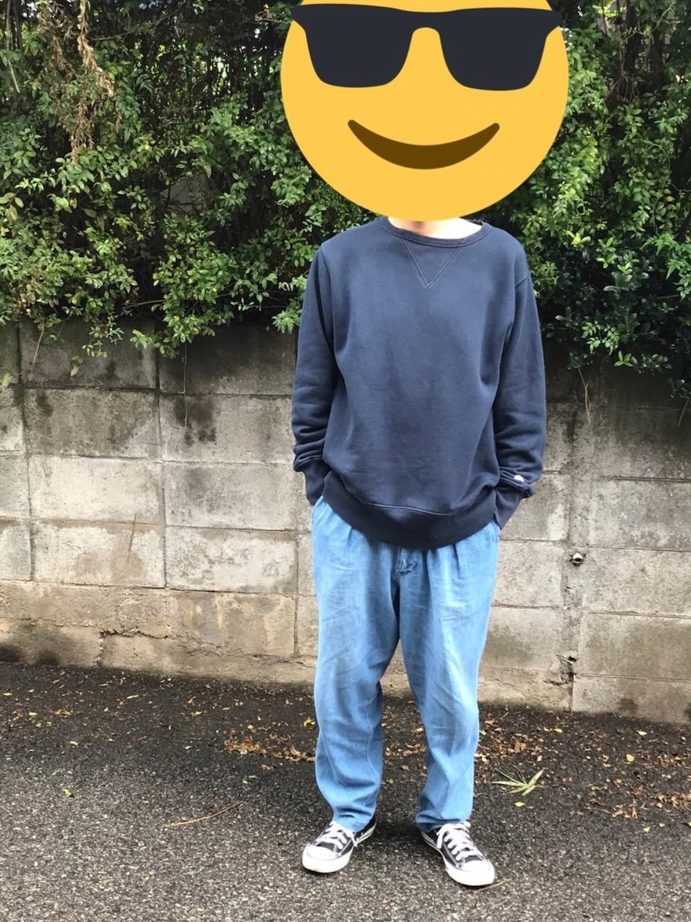 「アメカジ、ビッグシルエット、ワイドデニム、ワイドパンツ、カジュアルコーデ」｜「Championのアイテム（スウェット、ブルー系）」を使った、こやまたいきさん（メンズ・164cm）の秋コーディネートの1枚目の写真