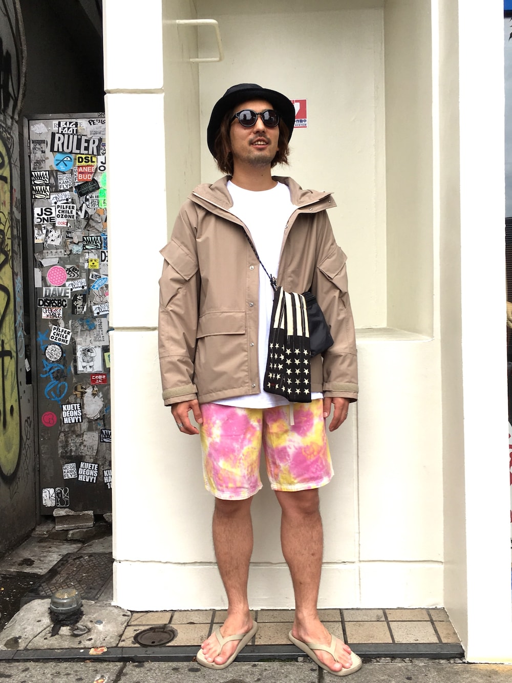 「summer、フェススタイル、アウトドアスタイル、雨の日コーデ、ハット、夏、BEAVER、ワイルドシングス、ナイロンジャケット、サンダル」｜「POLeRのアイテム（帽子、ブラック系）」を使った、Funachangさん（メンズ・177cm）の夏コーディネートの1枚目の写真