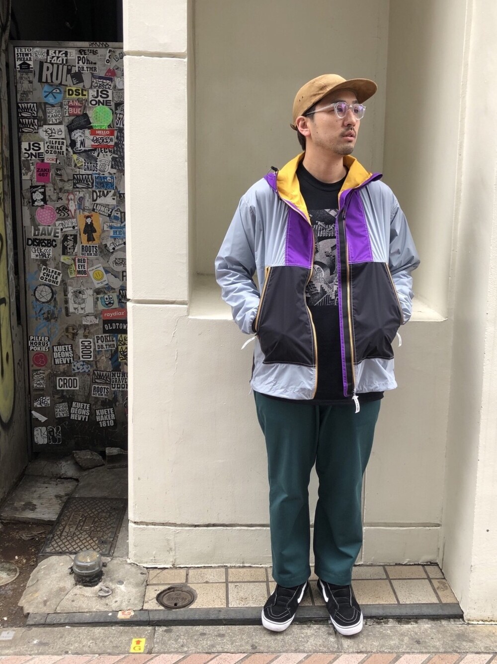「ナイロンパーカー、スニーカー、はるコーデ、春、180cm、アンドワンダー、アウトドアファッション、今日のコーデ、ootd、アレキサンダーリーチャン」｜「and wanderのand wander/アンドワンダー　別注 Pertex Wind Jacket/パーテックスウインドジャケット（マウンテンパーカー、その他）」を使った、Funachangさん（メンズ・177cm）の春コーディネートの1枚目の写真