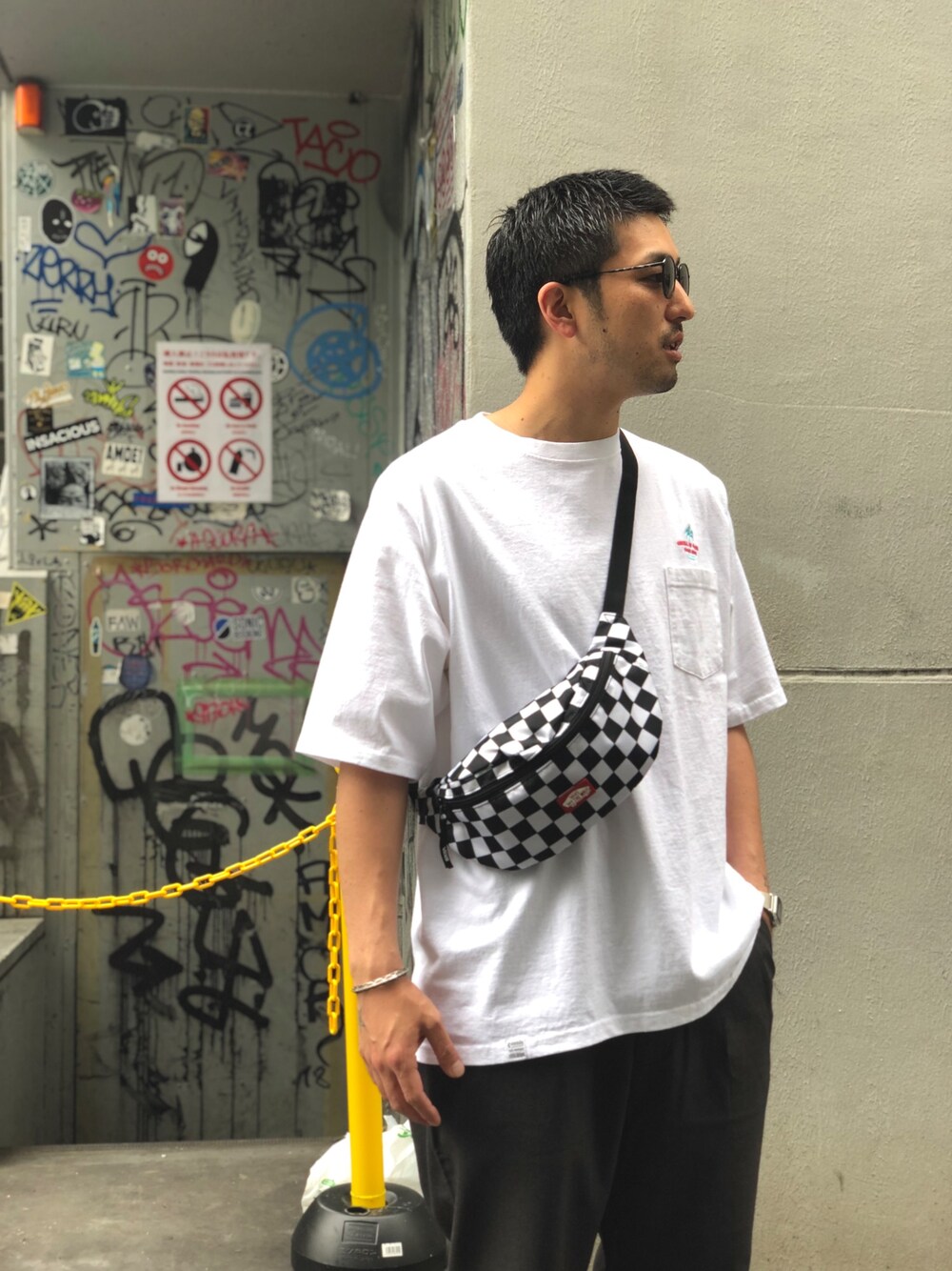 「シンプル、夏、オーバーサイズ、ビックT、白Tシャツ、ウエストポーチ、夏コーデ、ストリート、ストリートスタイル、ootd」｜「COMMON EDUCATIONのCOMMON EDUCATION × GOODWEAR　コモンエデュケーション × グッドウエア　Chill in oasis BIG TEE　ビッグT（Tシャツ/カットソー、ホワイト系）」を使った、Funachangさん（メンズ・178cm）の夏コーディネートの1枚目の写真