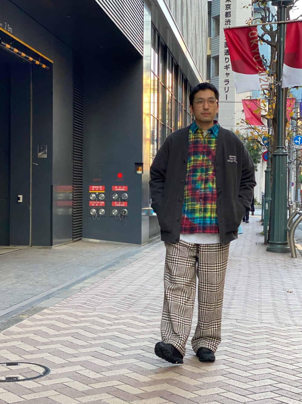 「スニーカーコーデ、チェックシャツ、はるコーデ、ネペンテス、私の推しブランド、MANASTASH、シャツスタイル、カーディガン、ビーバー(BEAVER)、今日のコーデ」｜「MANASTASHのMANASTASH/マナスタッシュ　別注 H/C SWEAT CARDIGAN 別注ヘンプコットンスウェットカーディガン（カーディガン/ボレロ、ベージュ系）」を使った、Funachangさん（メンズ・177cm）の冬コーディネートの1枚目の写真