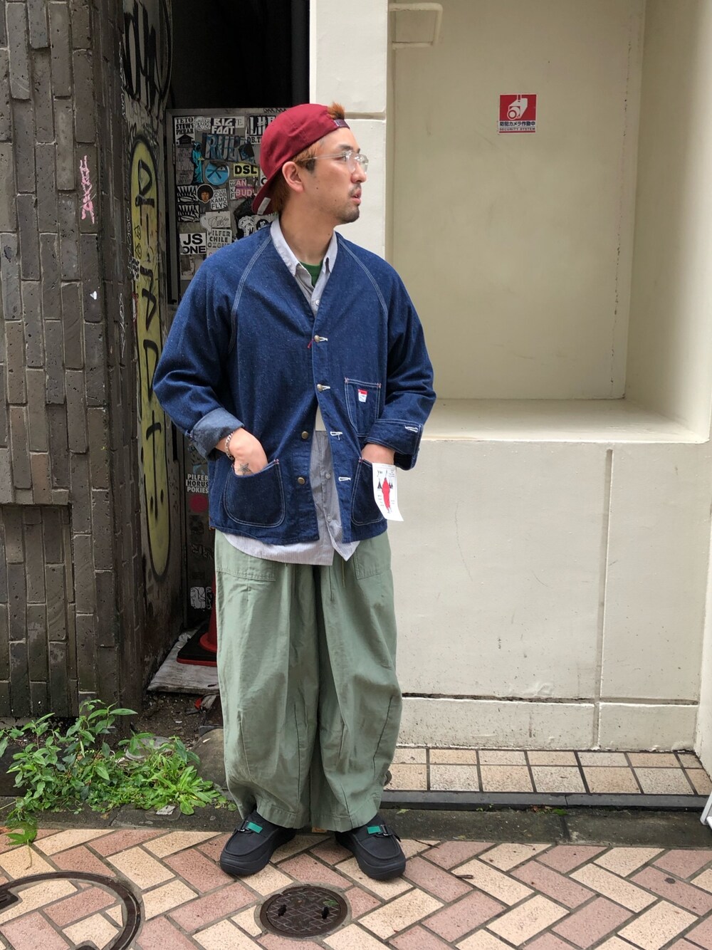 「秋のコーデ、デニムジャケット、ワイドパンツ、スリッポンシューズ、ビーバー(BEAVER)、ラフコーデ、アメカジコーデ、ootd、今日のコーデ」｜「CAL O LINEのCAL O LINE /キャルオーライン　DENIM ENGINEERS JKT（ブルゾン、ブルー系）」を使った、Funachangさん（メンズ・177cm）の秋コーディネートの1枚目の写真